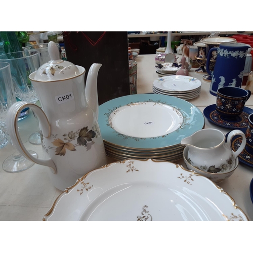 202 - A collection of Royal Doulton ceramics to include a set of seven Melrose pattern dinner plates, five... 