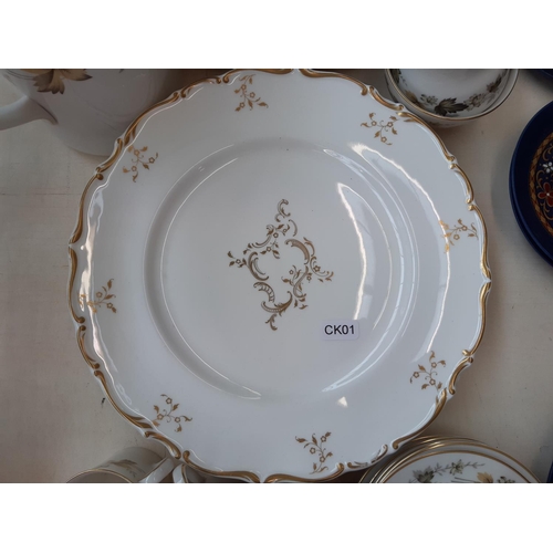 202 - A collection of Royal Doulton ceramics to include a set of seven Melrose pattern dinner plates, five... 