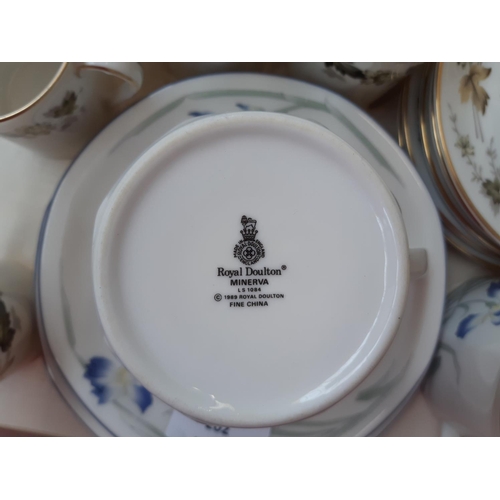 202 - A collection of Royal Doulton ceramics to include a set of seven Melrose pattern dinner plates, five... 