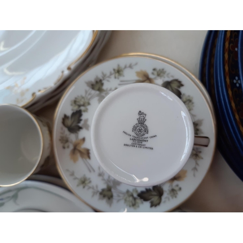 202 - A collection of Royal Doulton ceramics to include a set of seven Melrose pattern dinner plates, five... 