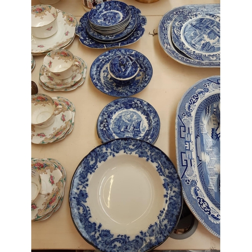 210 - A collection of vintage and antique bluer and white ceramics to include a nineteenth century English... 