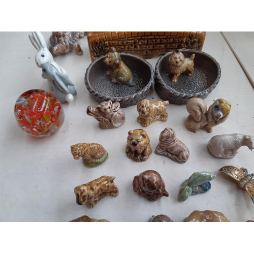 221 - A collection of Wade ceramic ornaments to include tortoises, rabbits, parrot etc.