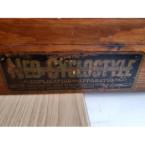 230 - A vintage wooden cased neo. syclostyle duplicating apparatus