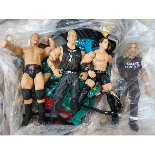 257 - A collection of WWE wrestling figurines to include Kane, Mark Henry, Big Show, Hawkins etc.