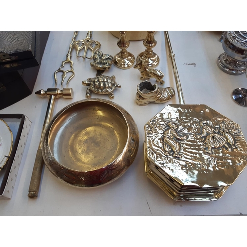 268 - A collection of mixed metalware to include a brass chestnut roaster, brass pan, pair of brass candle... 