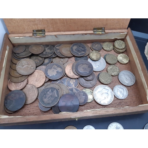 37 - A collection of coins and notes to include Italian 100 lire note, Spanish 25 peseta note, 1940 Irish... 