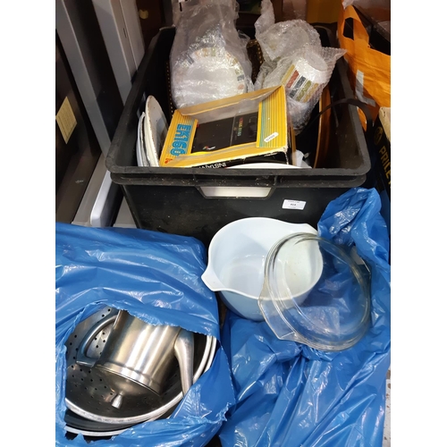 414 - A box containing mixed items to include boxed Kodak E160 instant camera, Midwinter china, Pyrex dish... 