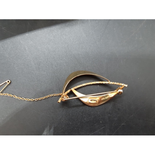 72 - A hallmarked 9ct gold pin brooch - approx. total weight 3.05 grams and a pair of stamped 9ct gold pe... 