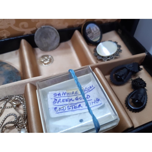 72a - A black jewellery box containing a collection of vintage costume jewellery to include Whitby jet sty... 