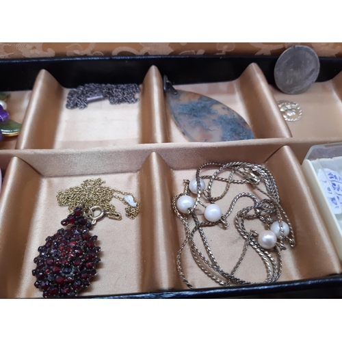 72a - A black jewellery box containing a collection of vintage costume jewellery to include Whitby jet sty... 