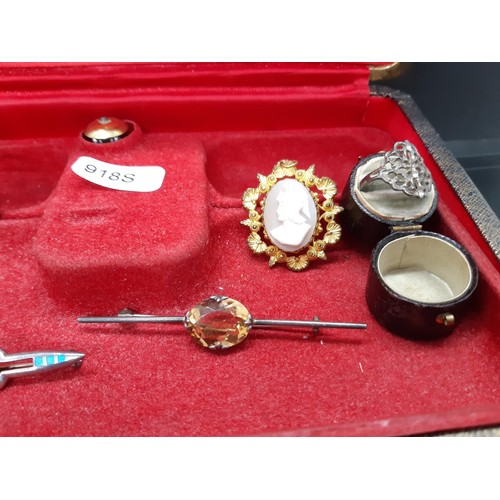 54 - A box containing a collection of vintage and antique jewellery to include an elephant hair and 9ct g... 