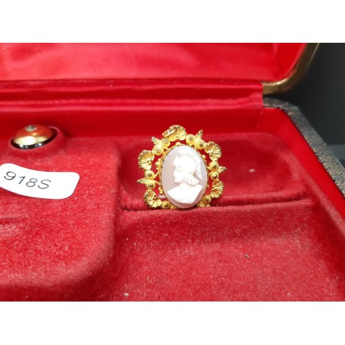 54 - A box containing a collection of vintage and antique jewellery to include an elephant hair and 9ct g... 