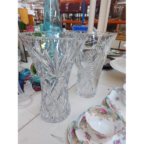 211 - A collection of china and glassware to include a thirty one piece Paladin china part tea set, two cu... 