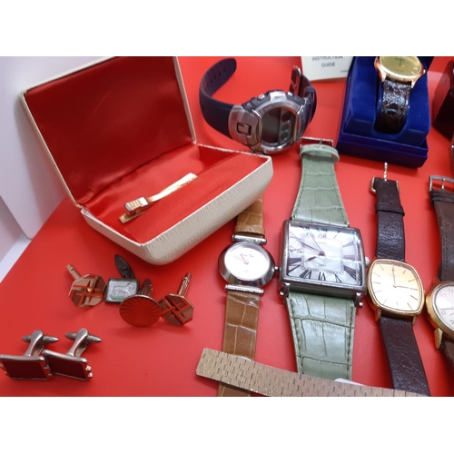 73 - A large collection of assorted wristwatches and jewellery to include a De Luxe Indus 21 Rubis Incabl... 