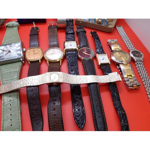 73 - A large collection of assorted wristwatches and jewellery to include a De Luxe Indus 21 Rubis Incabl... 