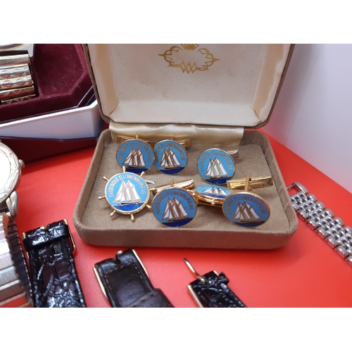 73 - A large collection of assorted wristwatches and jewellery to include a De Luxe Indus 21 Rubis Incabl... 