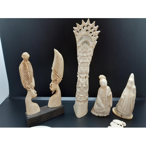 120 - A collection of vintage ivory and horn collectibles to include cutlery, figurines and bangle (see co... 