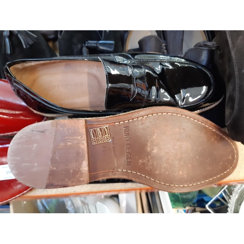 154 - Fourteen pairs of good quality size 7 - 8 men's shoes to include Kurt Geiger, Carvela, Romeo Gigli, ... 