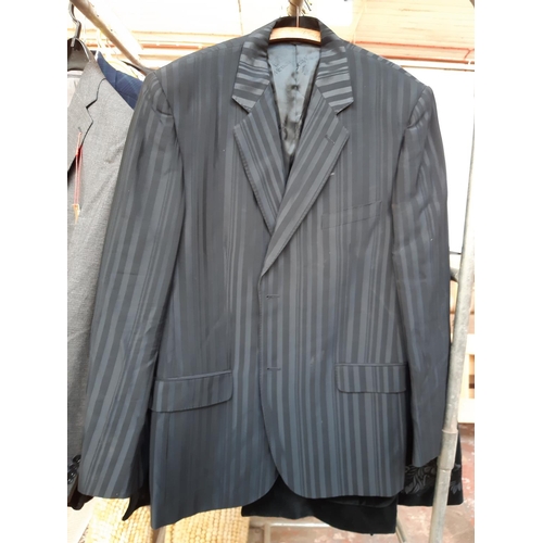 170 - Thirteen good quality mens suit jackets to include an as new Gant, Moss, Favourbrook, Zara, Brioni, ... 