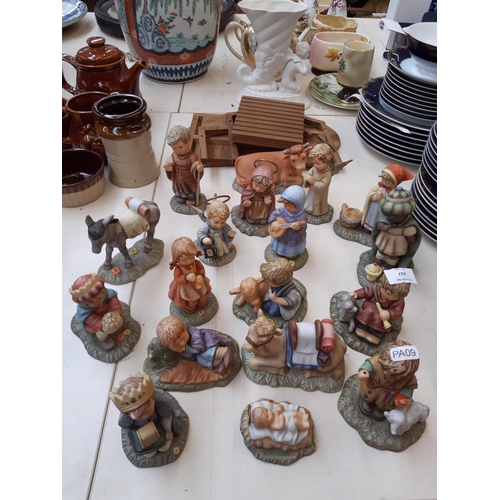 237 - A late 20th century 18 piece Goebel nativity set to include 2 Shepherds, Camel, Sleeping Shepherd, B... 