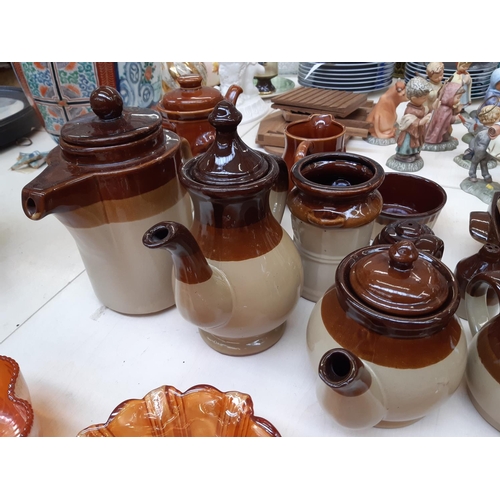 238 - 19 pieces of various glazed pottery to include 14 pieces of glazed terracotta pottery etc.