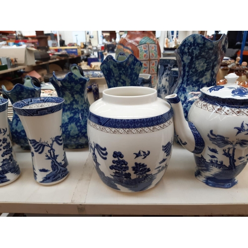 241 - 14 pieces of assorted ceramics to include a set of five blue and white Ironstone China graduating ju... 