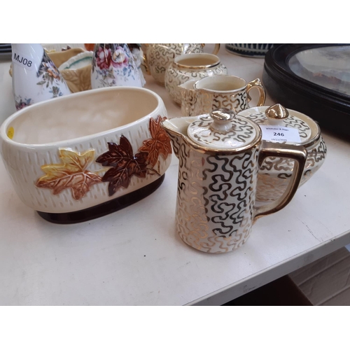 246 - 17 pieces of assorted ceramics to include a 6 piece Sadler tea set, large Sadler cream and gold teap... 