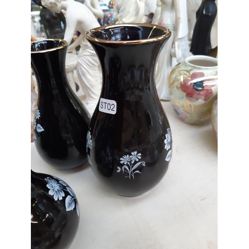 251 - 11 pieces of assorted ceramics to include 7 pieces of Wade black, white and gold pottery, similar Pr... 