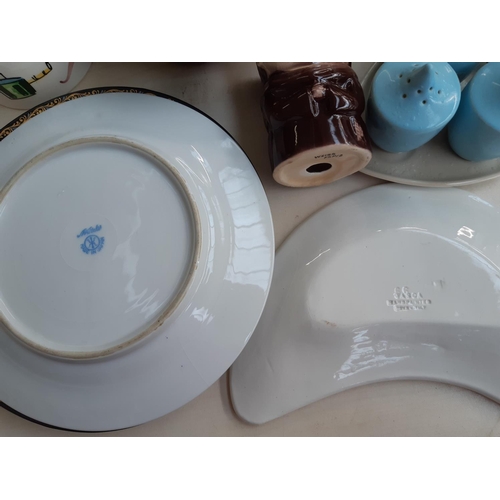 255 - 28 pieces of assorted ceramics to include Wade, Sylvac, Raymond pottery etc.