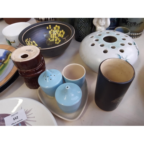 255 - 28 pieces of assorted ceramics to include Wade, Sylvac, Raymond pottery etc.