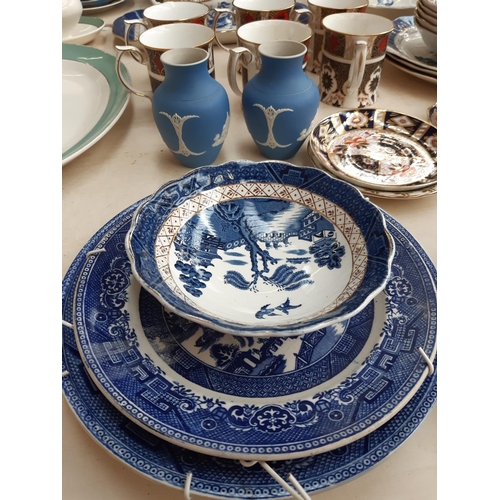 257 - 36 pieces of assorted ceramics to include Chinese blue and white porcelain cup and saucer with six c... 