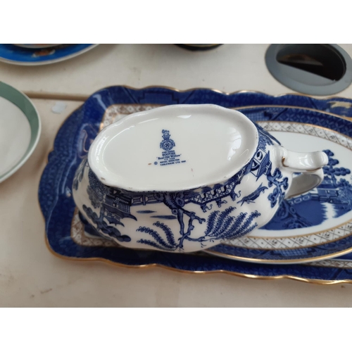 257 - 36 pieces of assorted ceramics to include Chinese blue and white porcelain cup and saucer with six c... 