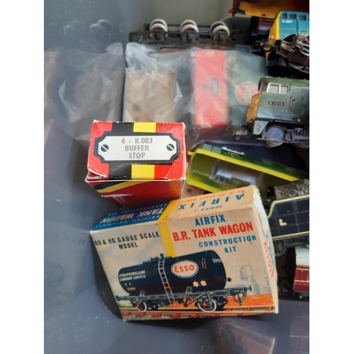 323 - A box containing various model railway accessories to include Airfix loco and tender, Lima locomotiv... 