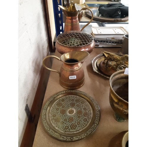 140 - A collection of assorted metalware to include copper and brass bound jug, silver plated tankards, br... 