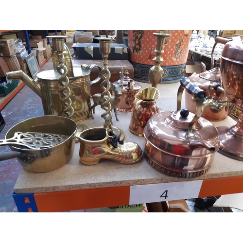 180 - A collection of assorted metalware to include Victorian copper kettle, copper and brass samovar, Art... 