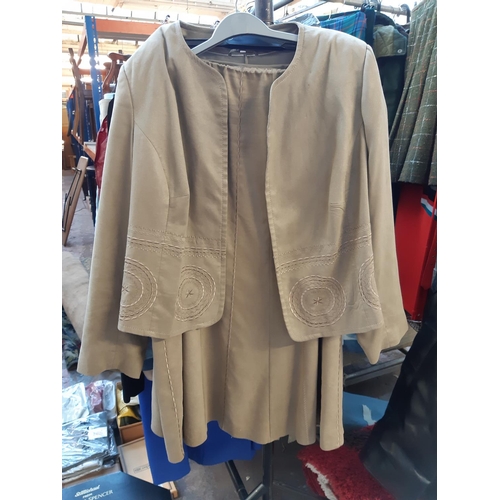 189 - A large quantity of various clothing to include men's suit jackets, as new Farah suit trousers, shir... 