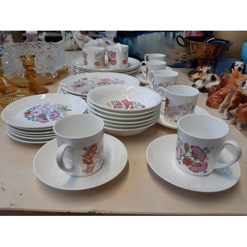 192 - An approx. 38 piece Wedgwood Meadow Sweet part tea and dinner service comprising 6 large dinner plat... 