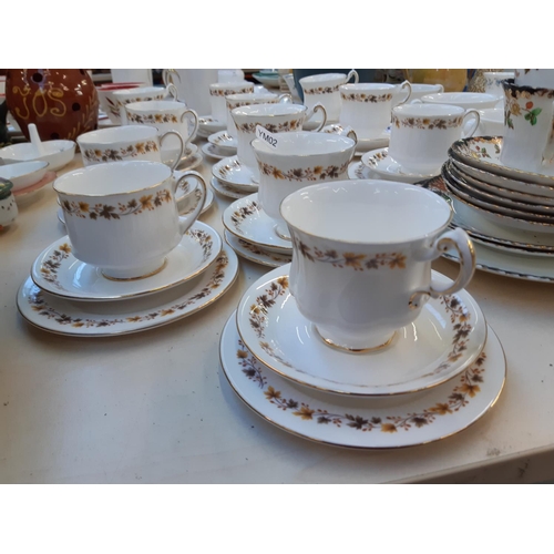 211 - A collection of mixed china to include 5 Royal Doulton Hallmark pattern soup bowls and saucers, 12 R... 