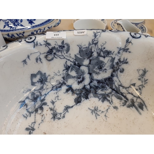 224 - A Victorian K & Co. B Late Mayers 'Surrey' pattern 
water bowl (see condition report)