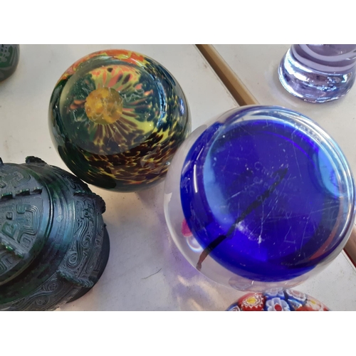 234 - A collection of various glassware to include Caithness Eternity paperweight, Mdina glass paperweight... 