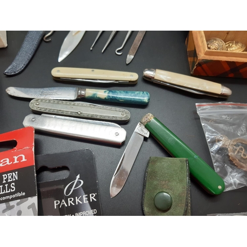 67 - Various collectables to include plated hip flask, coins, pen knives, four Parker pens, hallmarked St... 