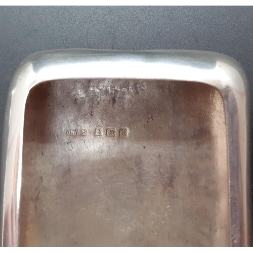 7 - Four pieces of hallmarked silver to include a Birmingham snuff box dated 1909 and three London tea s... 