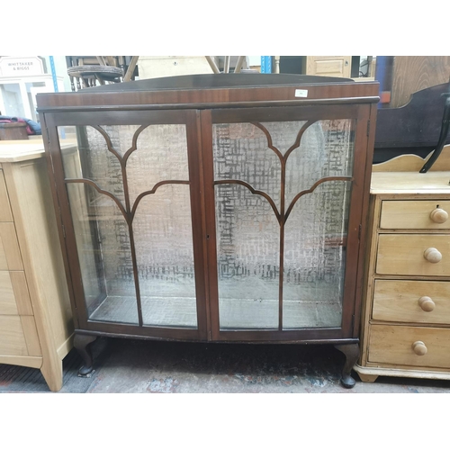 377 - An early/mid 20th century mahogany display cabinet - measuring approx. 118cm high x 118cm wide x 29c... 