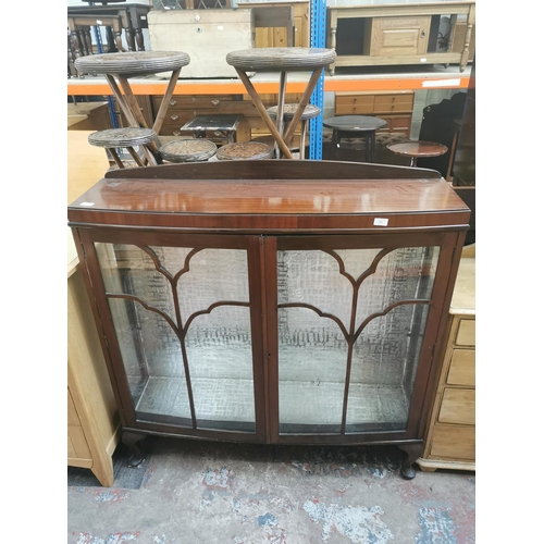 377 - An early/mid 20th century mahogany display cabinet - measuring approx. 118cm high x 118cm wide x 29c... 