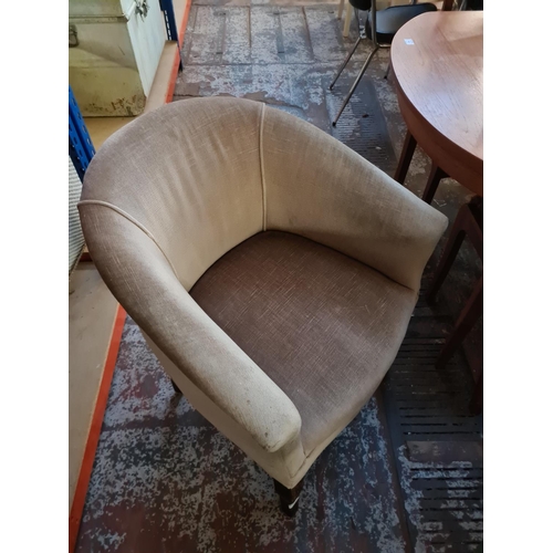 403 - An Edwardian oak tub chair on cabriole supports with brown upholstery