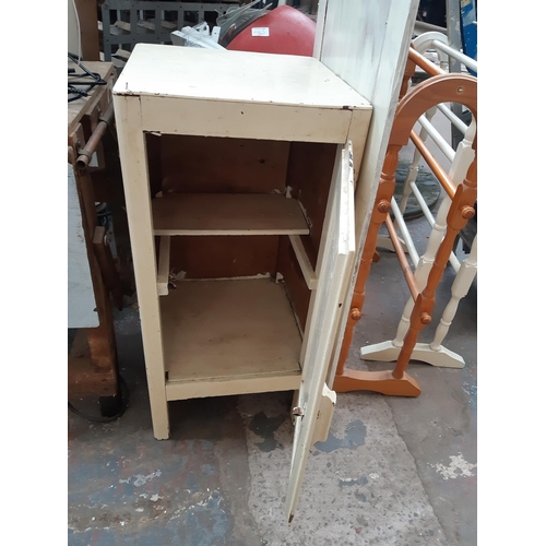 1043 - A mixed lot to include wooden clothes dryers, aluminium step ladders with work platform, gardening h... 