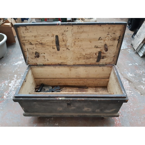 1108 - A vintage wooden toolbox on casters approx. 38