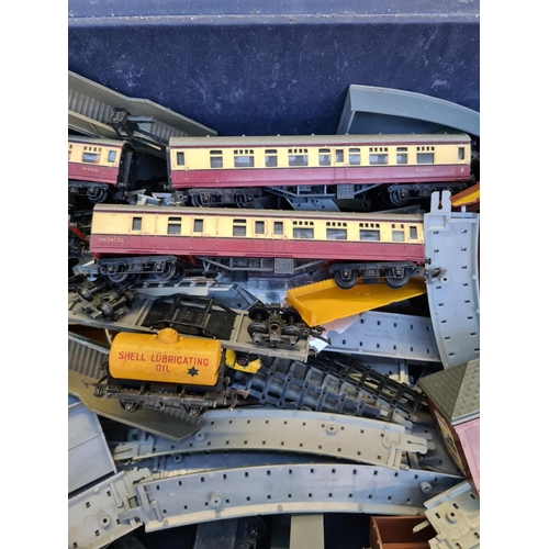 124 - A case containing a large quantity of model railway and accessories to include Tri-ang locomotives, ... 