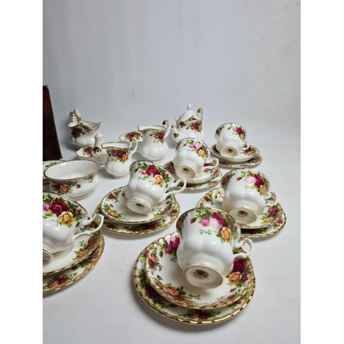 170 - 51 pieces of Royal Albert Old Country Roses tea and dinner ware comprising 6 dinner plates, 6 large ... 