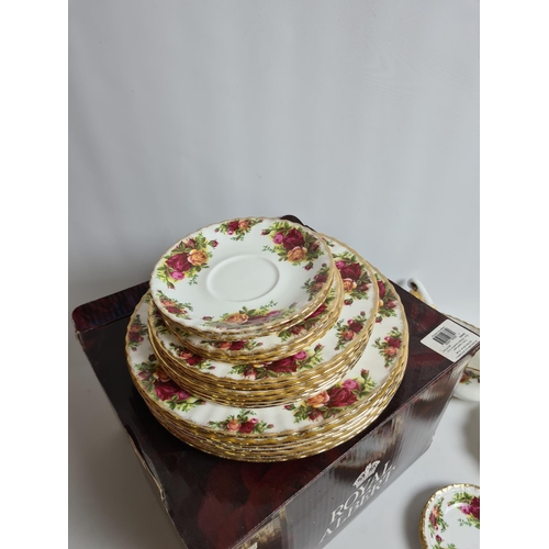 170 - 51 pieces of Royal Albert Old Country Roses tea and dinner ware comprising 6 dinner plates, 6 large ... 